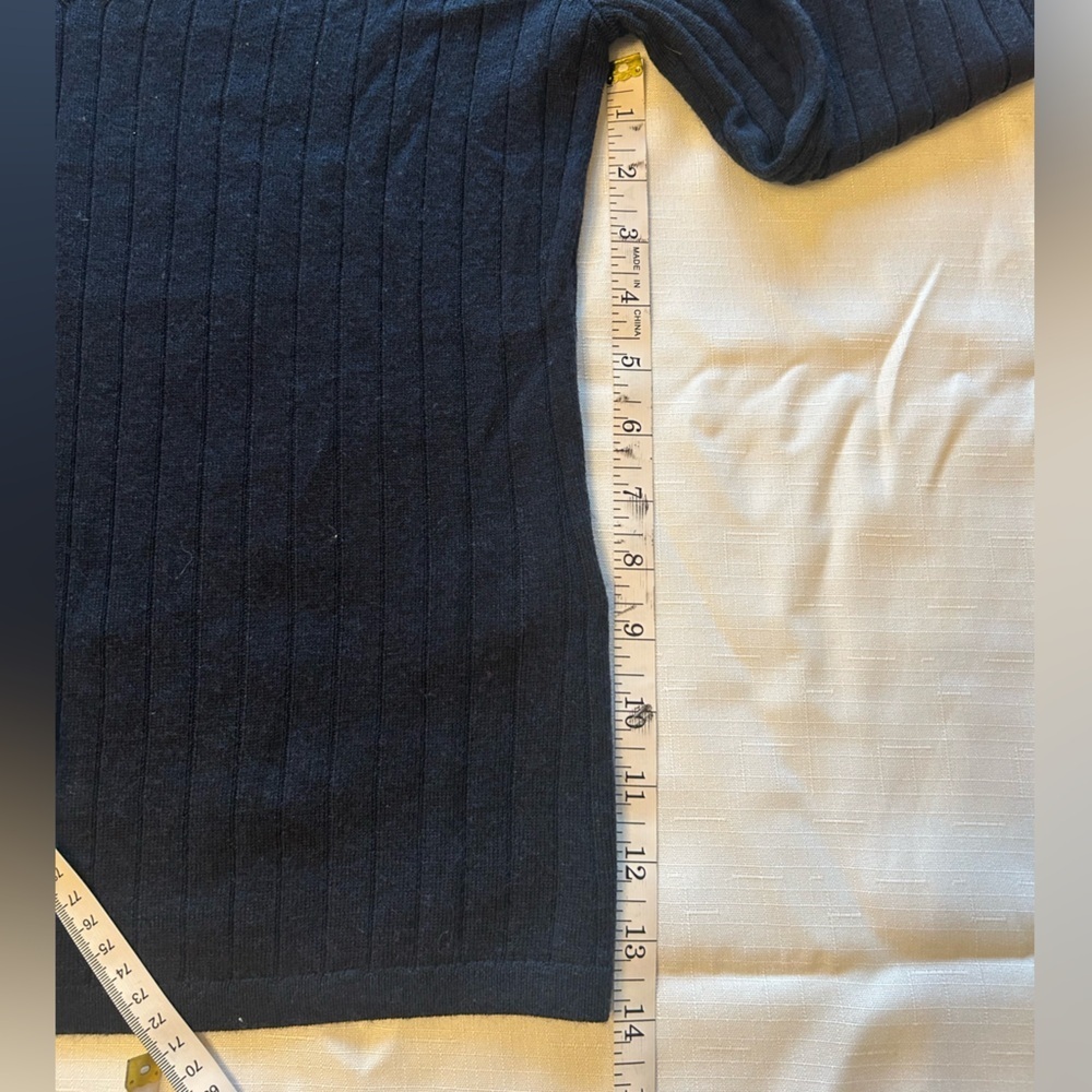 Banana Republic Navy V-Neck Knit Top - Picture 10 of 11